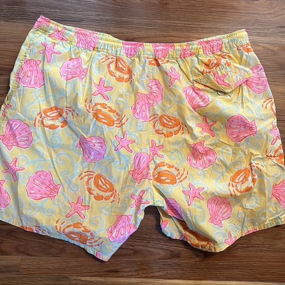 Lilly Pulitzer Men’s Swim Trunks - Picture 5 of 6